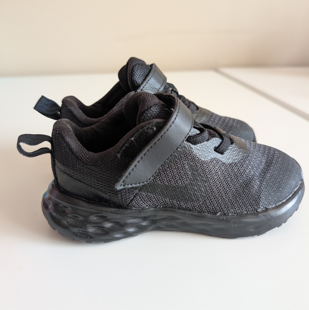 Nike Revolution 6 FlyEase, Older Kids' Easy On/Off Road Running Sneaker